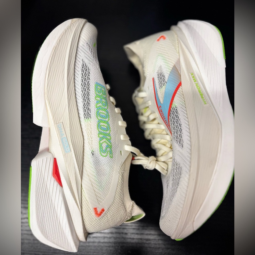 Women’s Brooks Hyperion Max 3